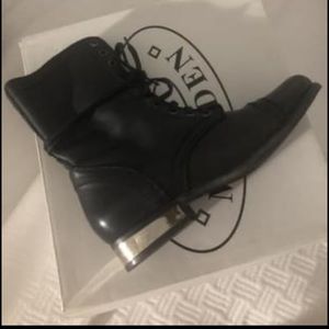 Steve Madden Troopa / Gold Heel